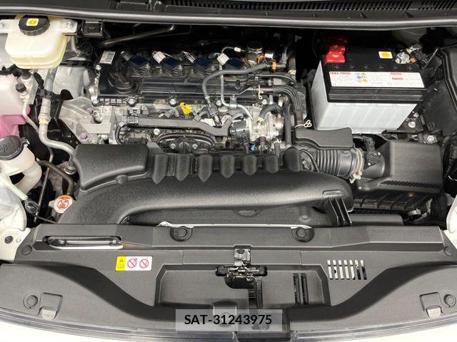 Toyota VOXY 2023-10 8338425-18