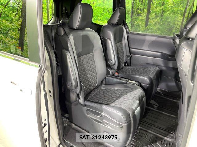 Toyota VOXY 2023-10 8338425-8