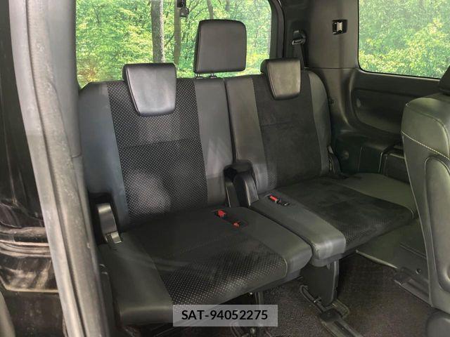 Toyota VOXY 2021-11 8338431-9