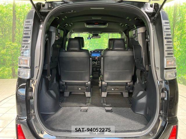 Toyota VOXY 2021-11 8338431-10