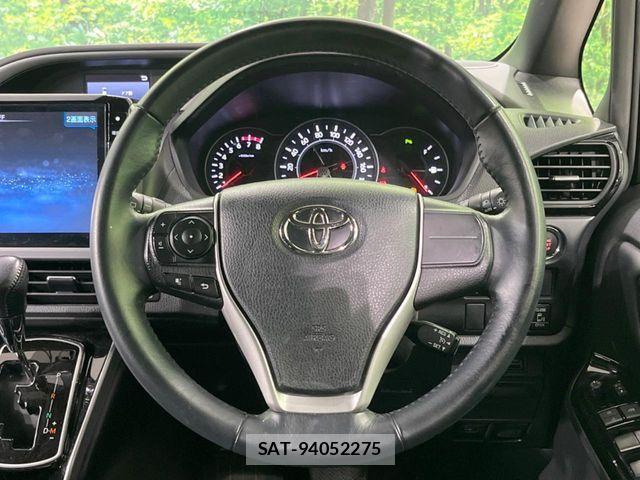 Toyota VOXY 2021-11 8338431-11