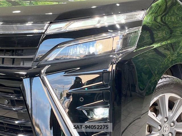 Toyota VOXY 2021-11 8338431-12