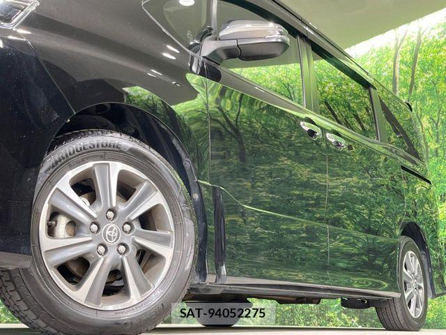 Toyota VOXY 2021-11 8338431-13