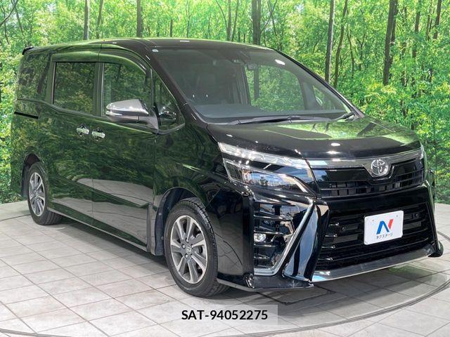 Toyota VOXY 2021-11 8338431-16
