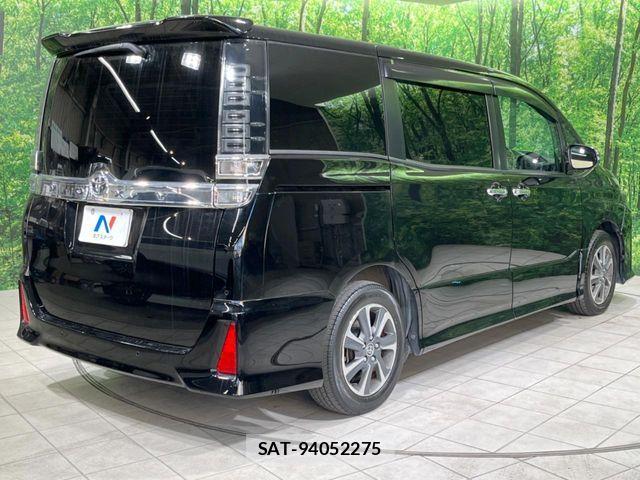 Toyota VOXY 2021-11 8338431-17