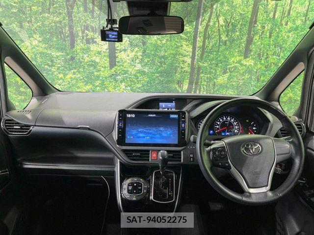 Toyota VOXY 2021-11 8338431-1