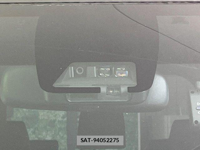 Toyota VOXY 2021-11 8338431-5