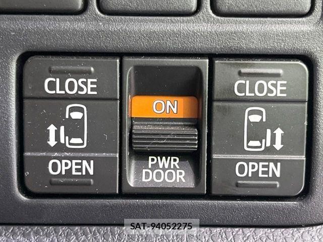 Toyota VOXY 2021-11 8338431-6