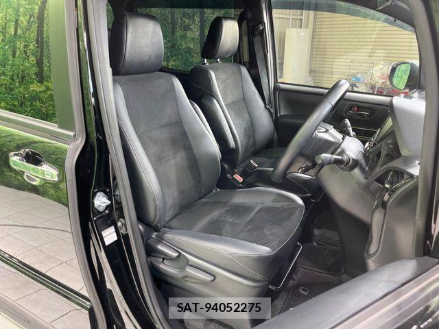 Toyota VOXY 2021-11 8338431-7