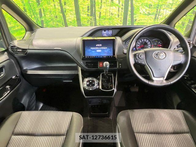 Toyota VOXY 2020-07 8338433-1