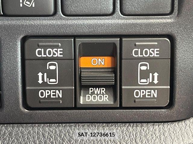 Toyota VOXY 2020-07 8338433-5