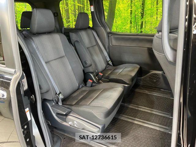 Toyota VOXY 2020-07 8338433-7