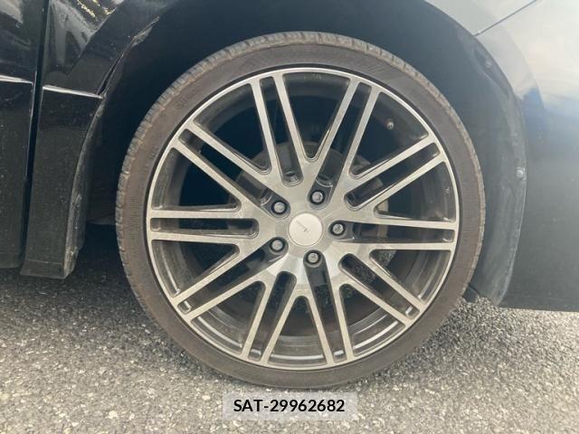 Toyota VOXY 2013-10 8338447-11