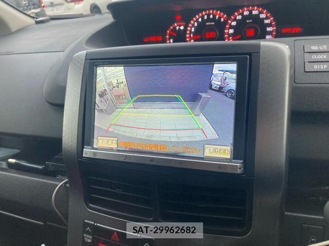 Toyota VOXY 2013-10 8338447-17