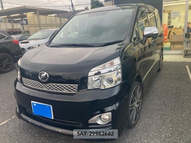Toyota VOXY 2013-10 8338447-1