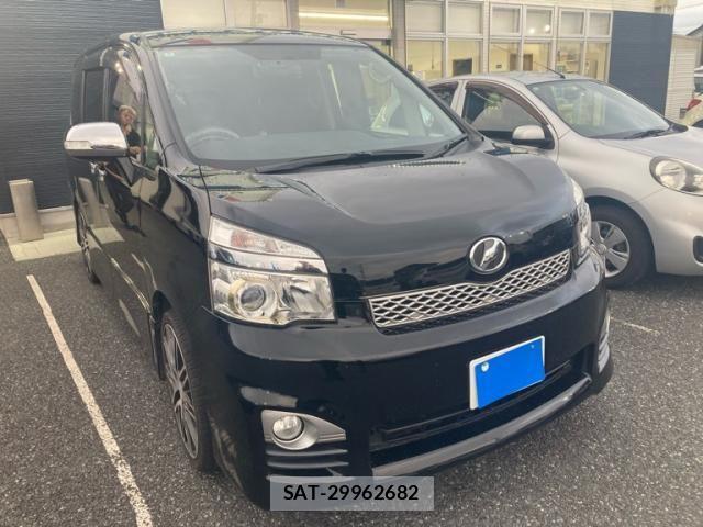 Toyota VOXY 2013-10 8338447-2