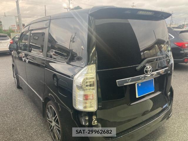 Toyota VOXY 2013-10 8338447-4