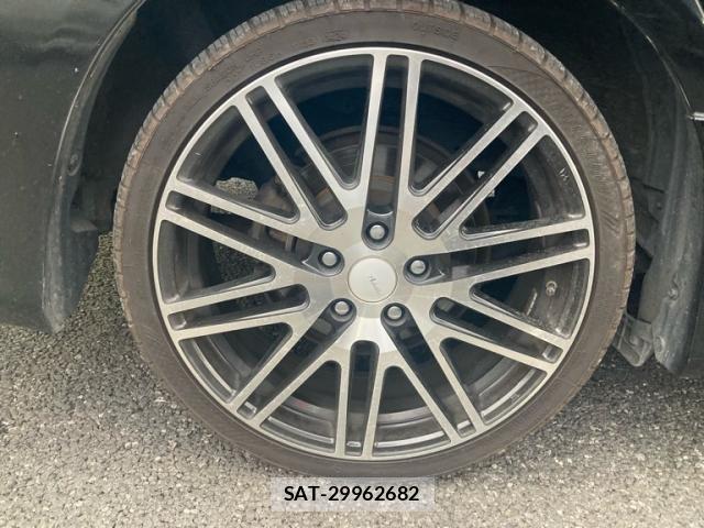 Toyota VOXY 2013-10 8338447-6
