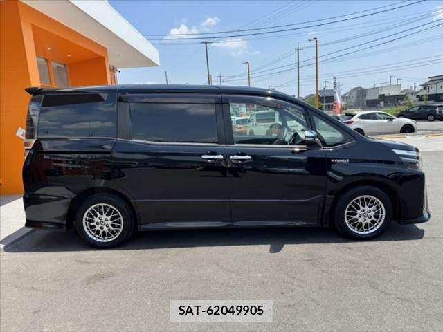 Toyota VOXY 2019-02 8338437-10