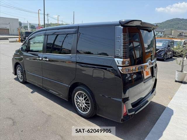 Toyota VOXY 2019-02 8338437-12