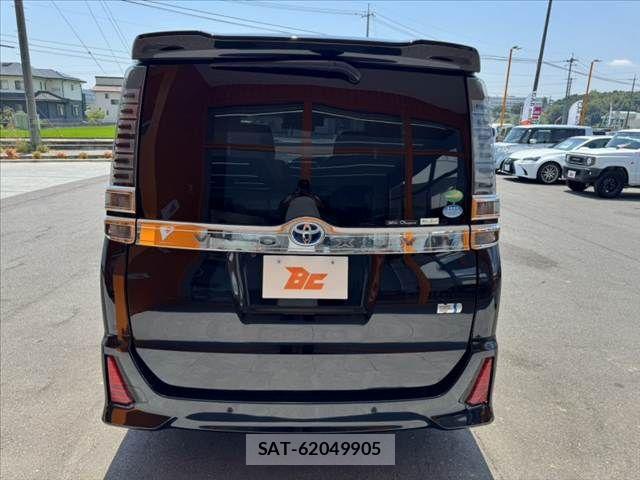 Toyota VOXY 2019-02 8338437-13
