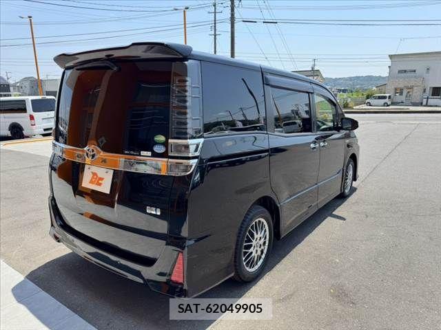 Toyota VOXY 2019-02 8338437-14