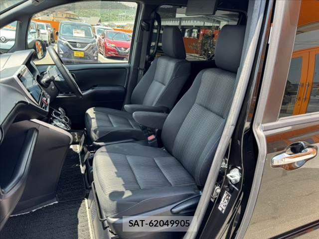Toyota VOXY 2019-02 8338437-17