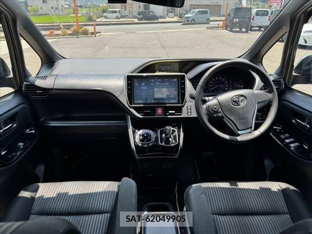 Toyota VOXY 2019-02 8338437-1