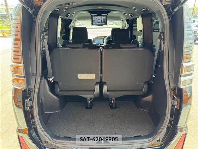 Toyota VOXY 2019-02 8338437-20