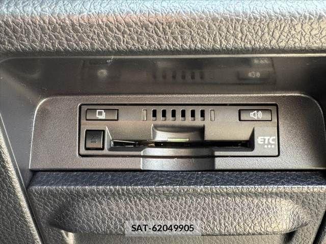 Toyota VOXY 2019-02 8338437-24