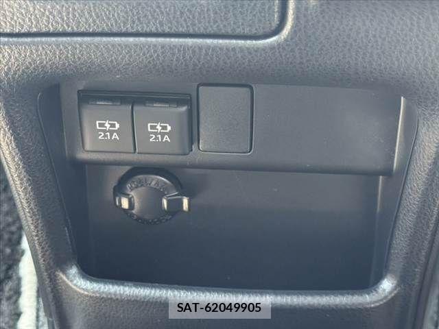 Toyota VOXY 2019-02 8338437-25