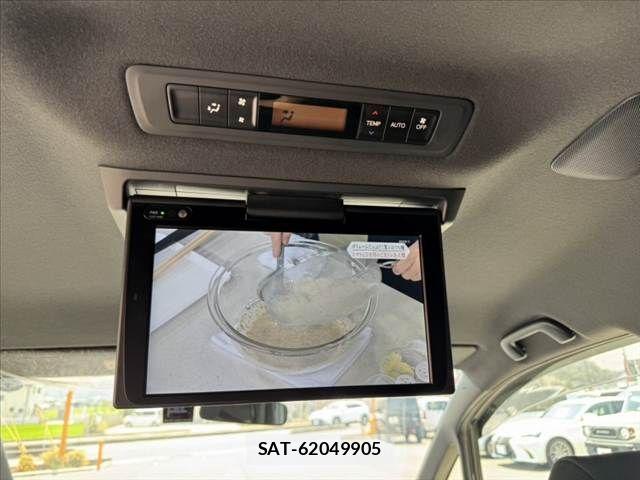 Toyota VOXY 2019-02 8338437-4