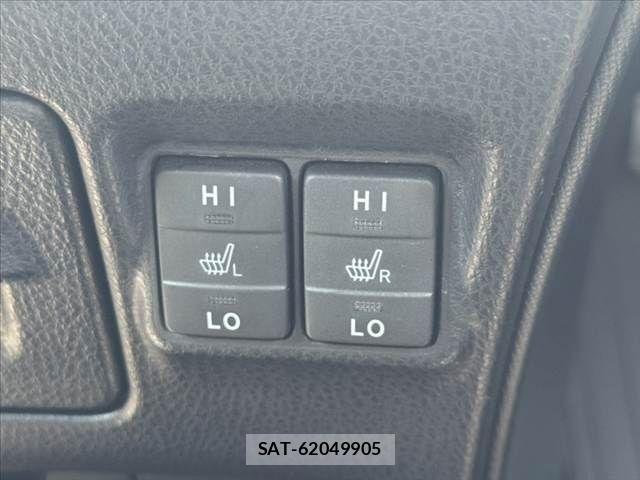 Toyota VOXY 2019-02 8338437-6