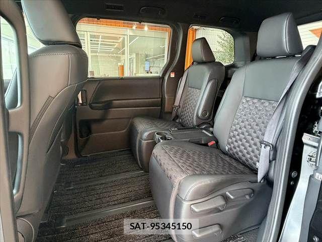 Toyota VOXY 2025-01 8338420-17