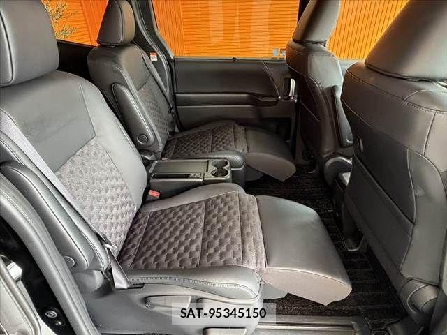 Toyota VOXY 2025-01 8338420-22