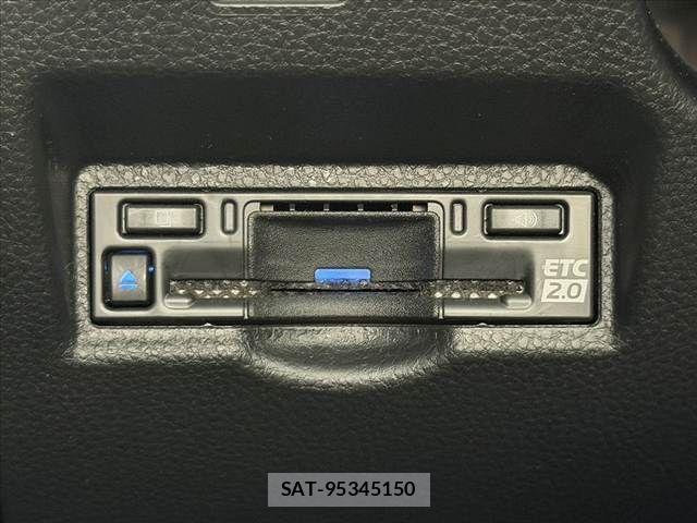 Toyota VOXY 2025-01 8338420-4