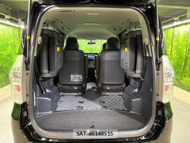 Toyota VOXY 2013-02 8338442-9