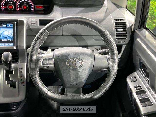 Toyota VOXY 2013-02 8338442-10