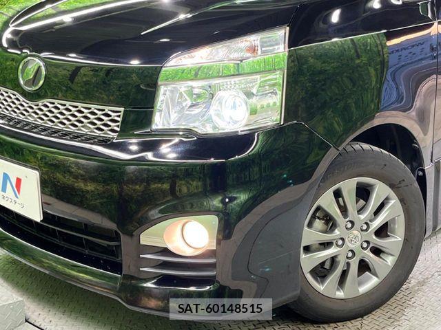 Toyota VOXY 2013-02 8338442-11