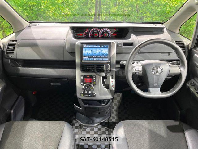 Toyota VOXY 2013-02 8338442-1