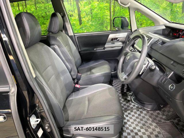 Toyota VOXY 2013-02 8338442-6