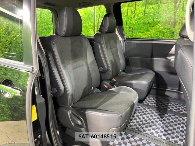 Toyota VOXY 2013-02 8338442-7