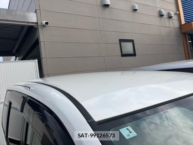 Toyota VOXY 2013-01 8338445-9