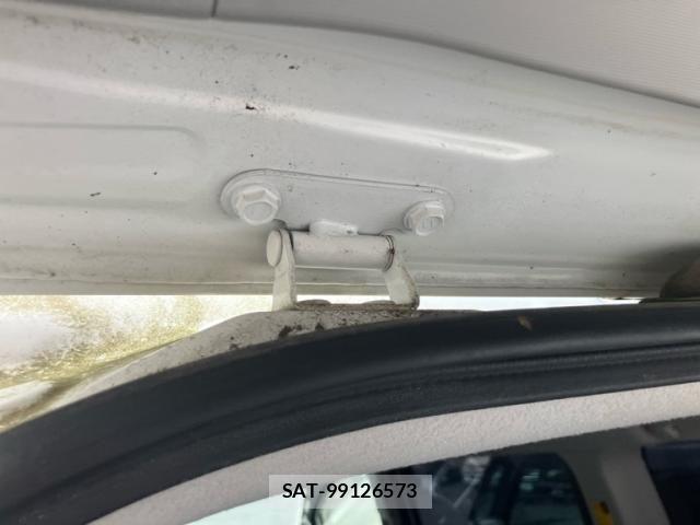 Toyota VOXY 2013-01 8338445-12