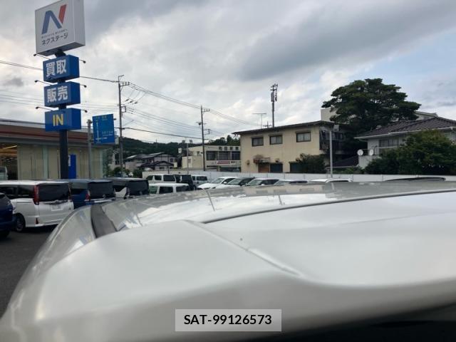 Toyota VOXY 2013-01 8338445-14