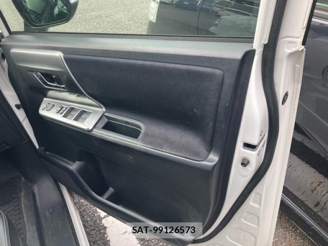 Toyota VOXY 2013-01 8338445-16