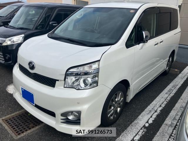 Toyota VOXY 2013-01 8338445-1