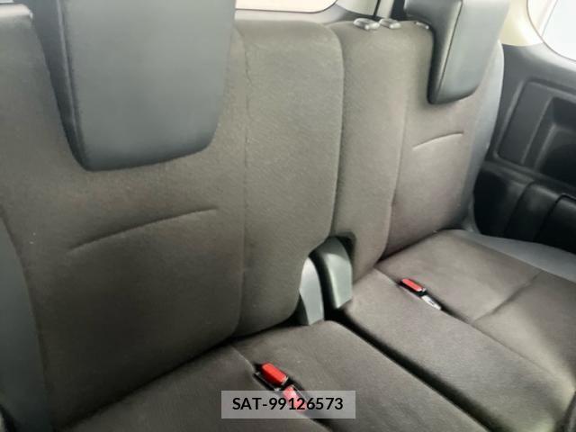 Toyota VOXY 2013-01 8338445-19