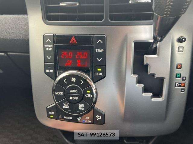 Toyota VOXY 2013-01 8338445-24