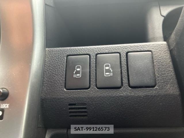 Toyota VOXY 2013-01 8338445-25
